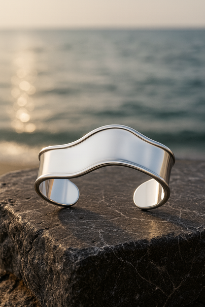 Rianne Luminous Crest Arm Cuff