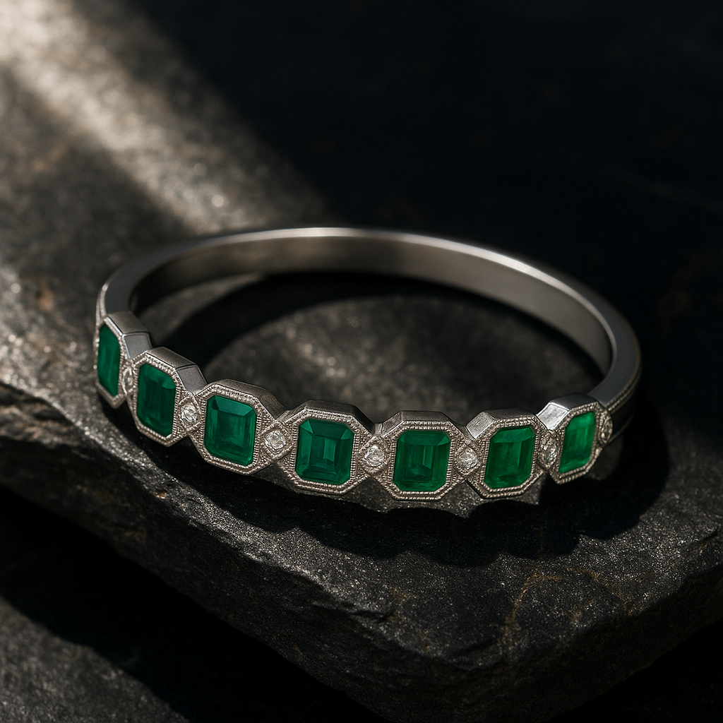 RIANNE Emerald Statement Bangle