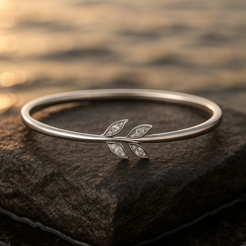 RIANNE Leaf Bangle